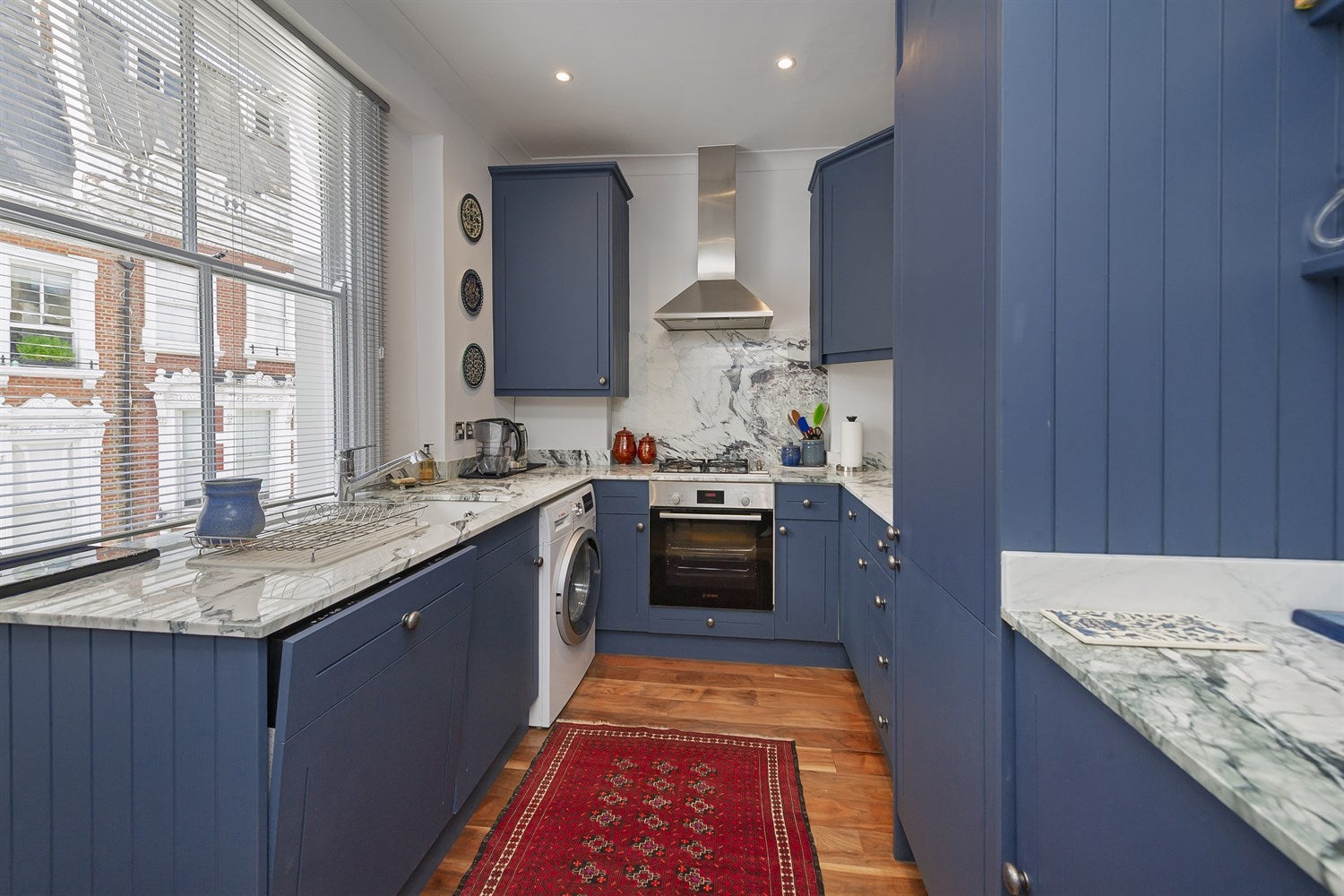 Flat Hornton Street in Greater London