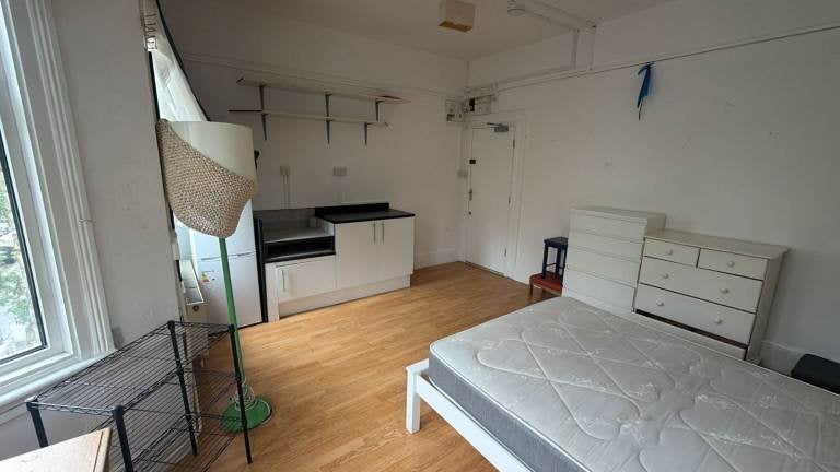 Flat Lambert Road in Greater London
