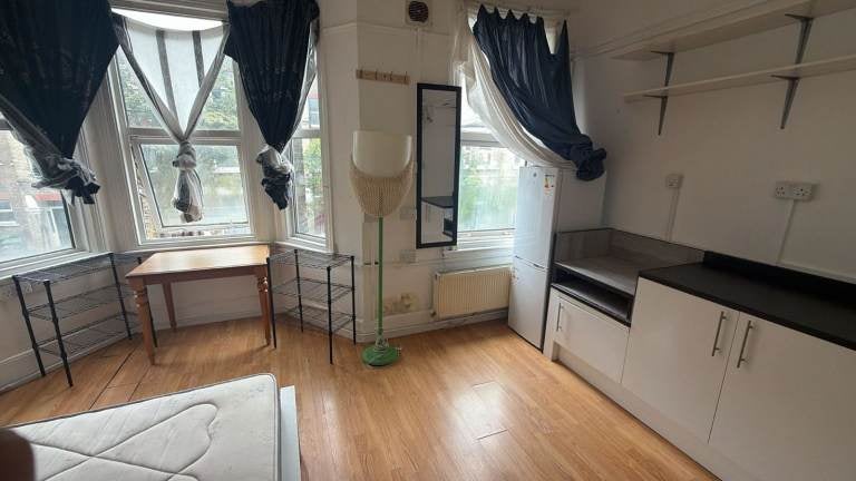 Flat Lambert Road in Greater London
