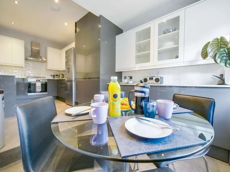 Flat Mountfield Road in Greater London