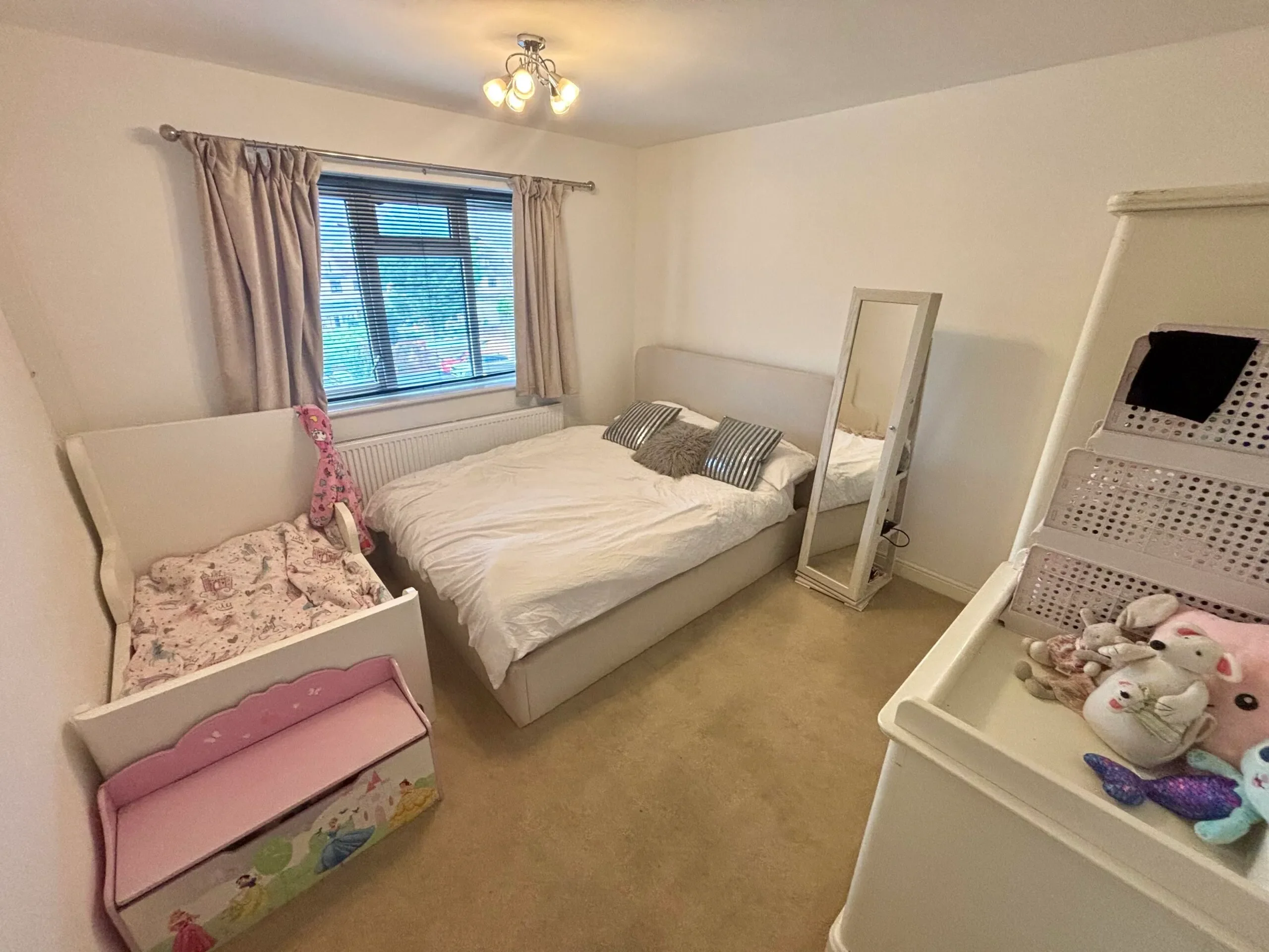 Flat Heathway in Greater London