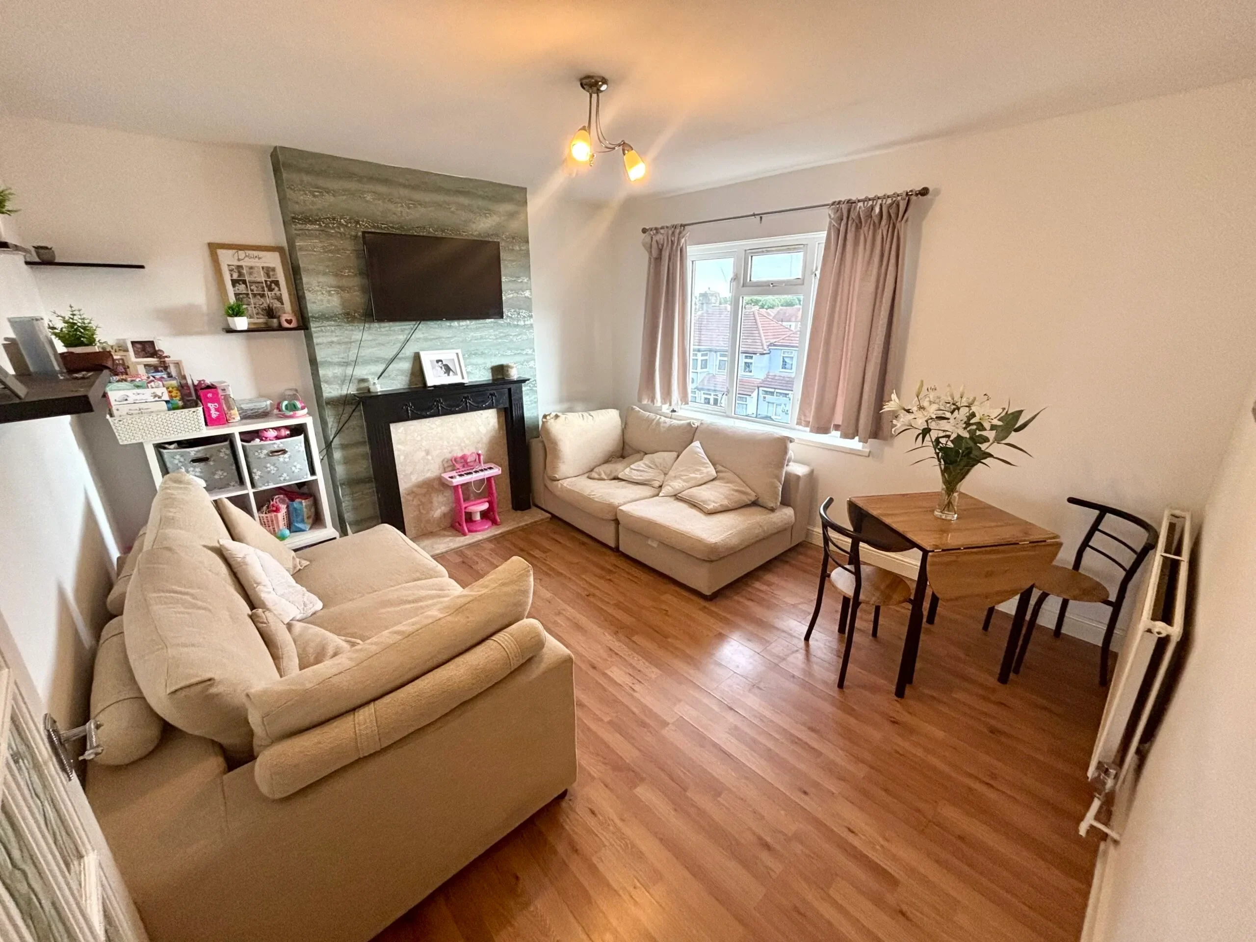 Flat Heathway in Greater London