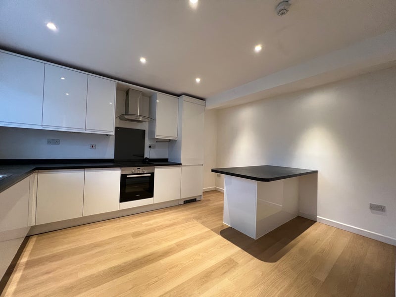Room Esmeralda Road in Greater London
