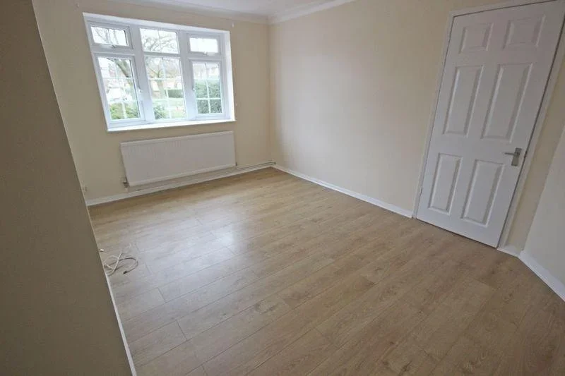 House Field End Close in Luton