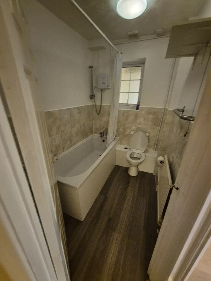House Field End Close in Luton