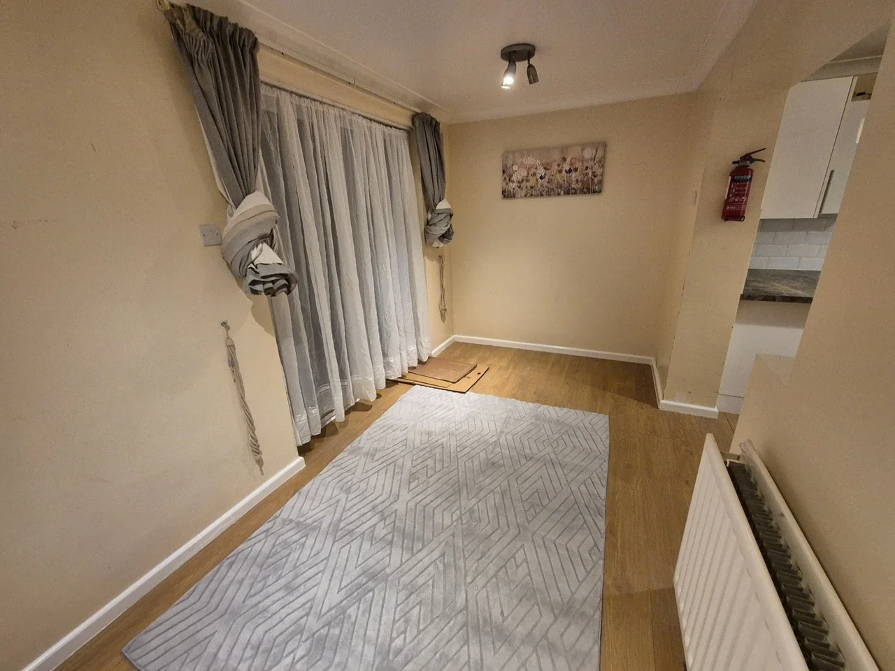 House Field End Close in Luton