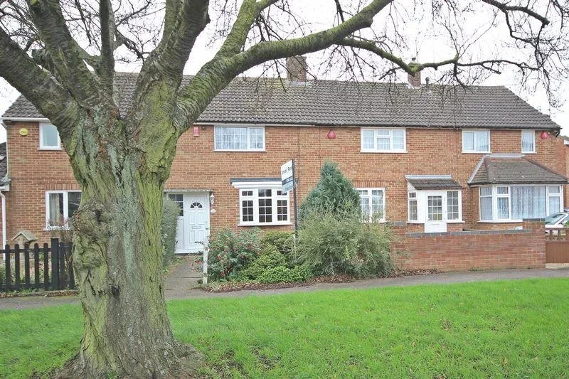 House Field End Close in Luton