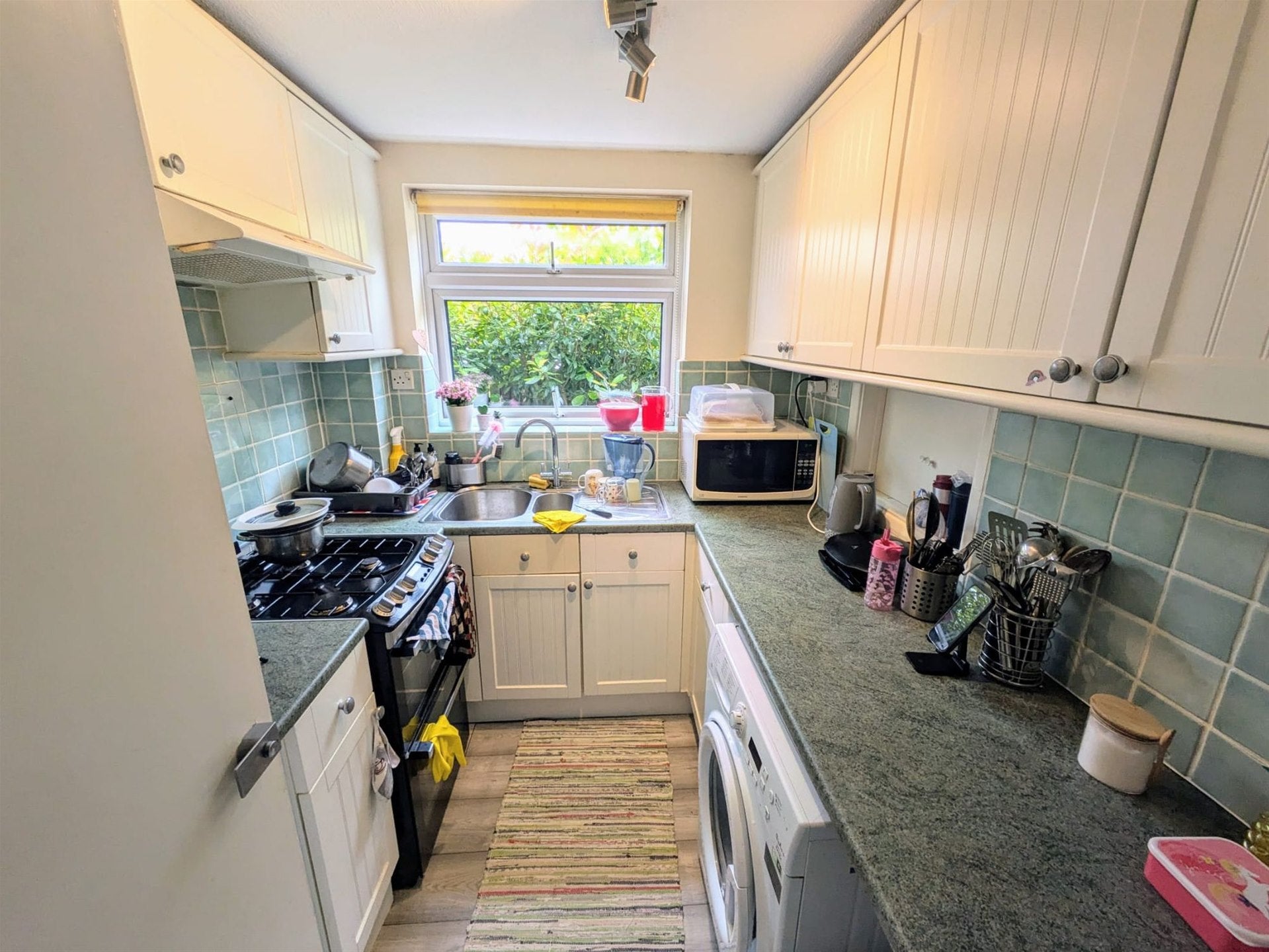 Flat Hadlow Road in Greater London