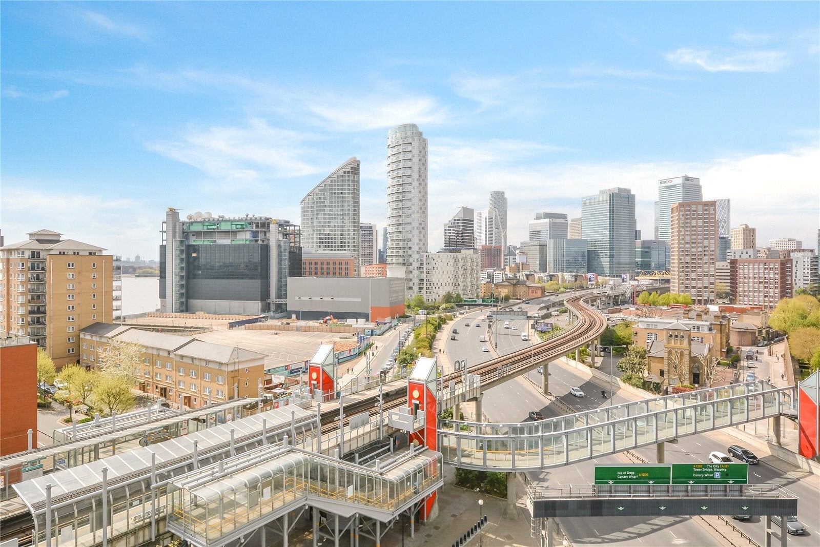 Flat Blackwall Way in Greater London