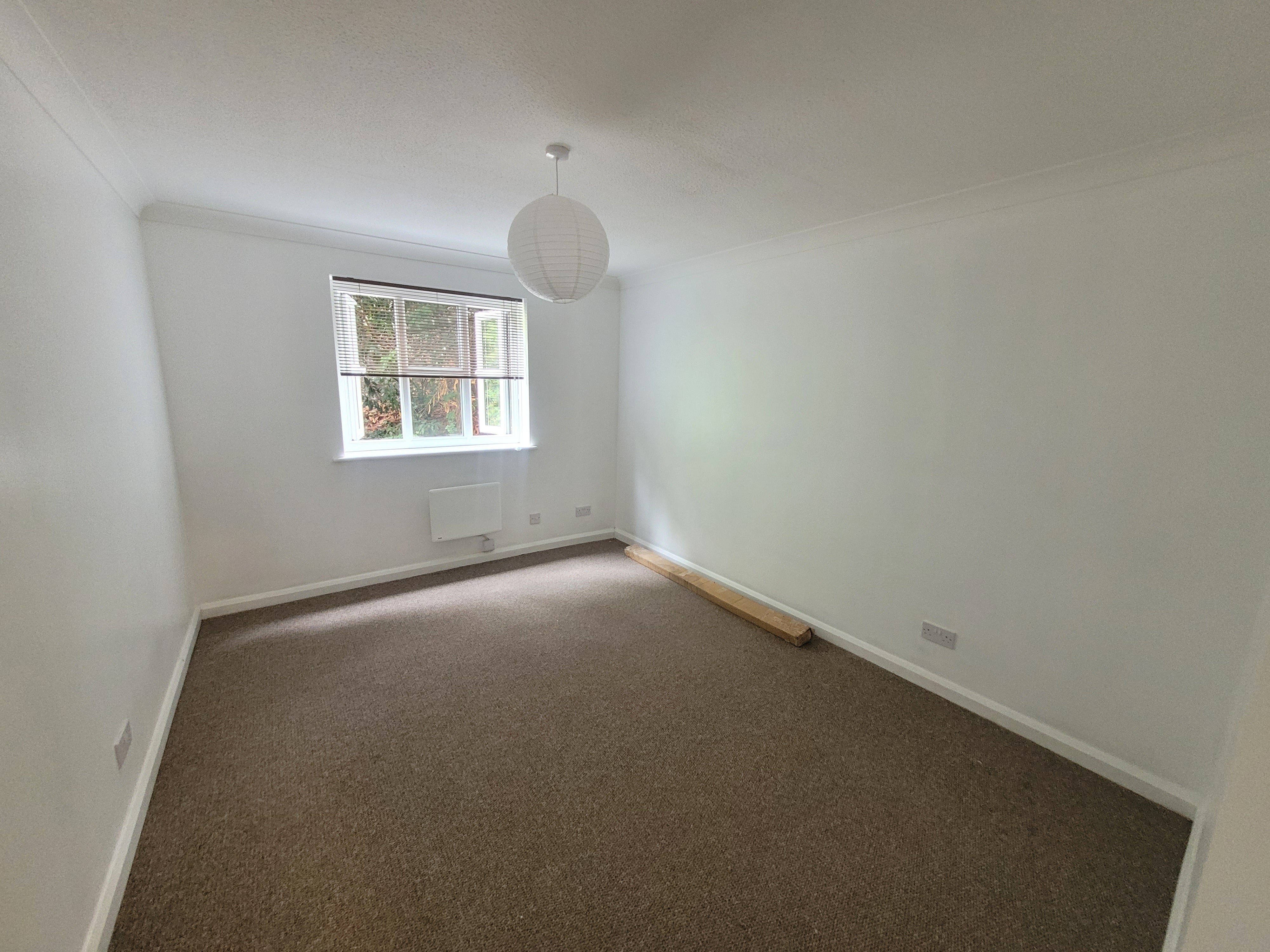 Flat Worcester Gardens in Slough