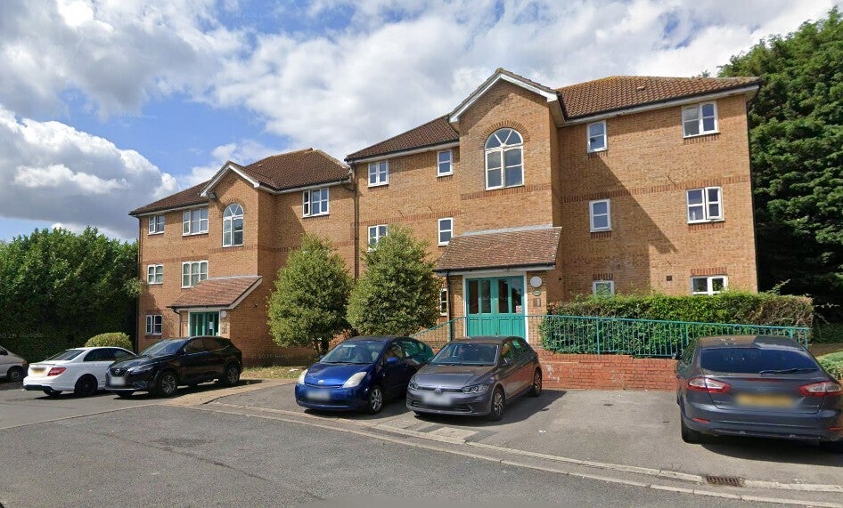 Flat Worcester Gardens in Slough