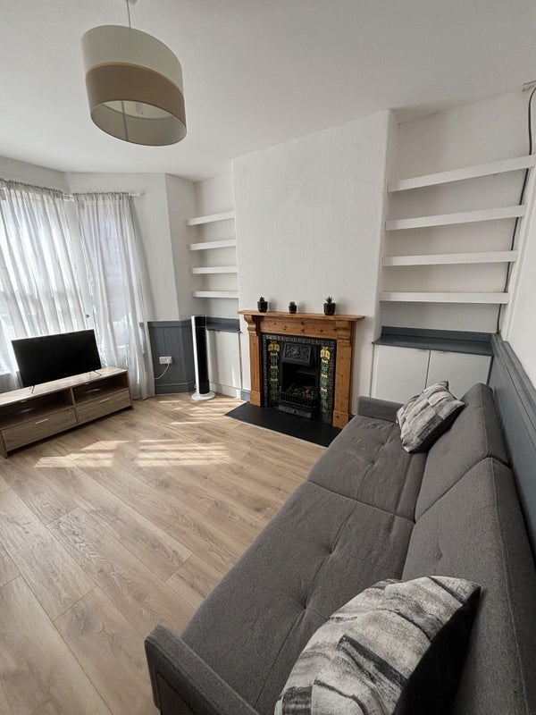 Room Diana Street in Cardiff