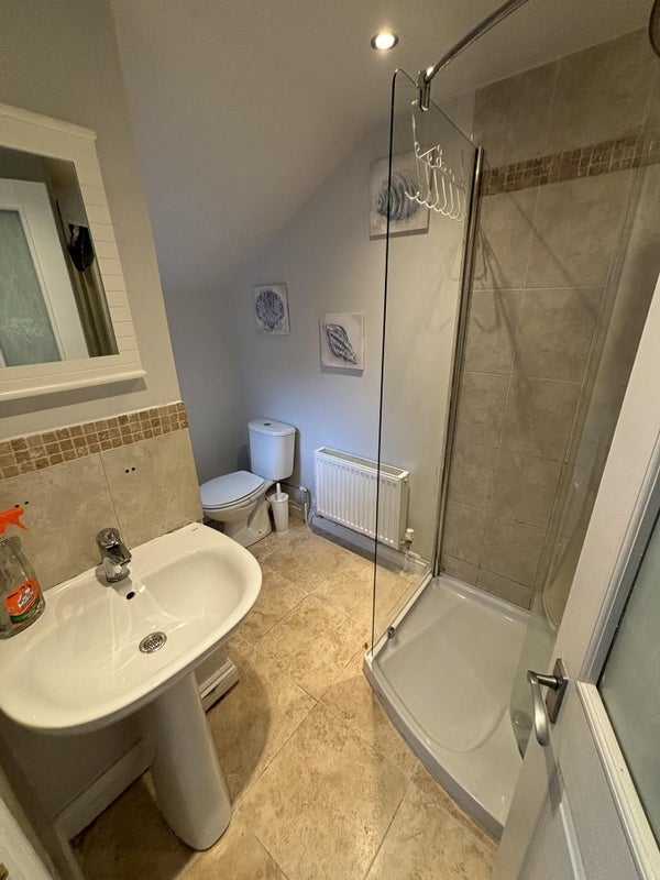 Room Diana Street in Cardiff