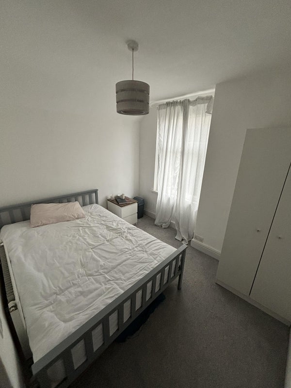 Room Diana Street in Cardiff
