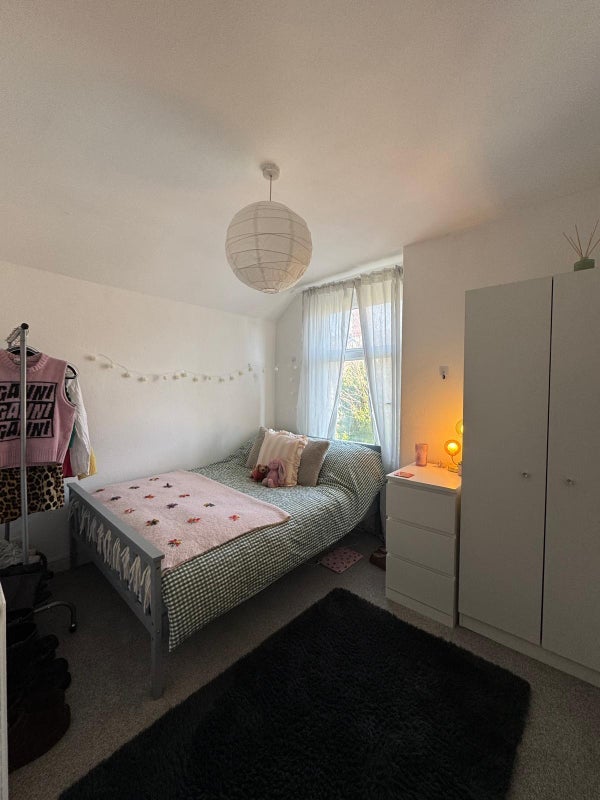 Room Diana Street in Cardiff