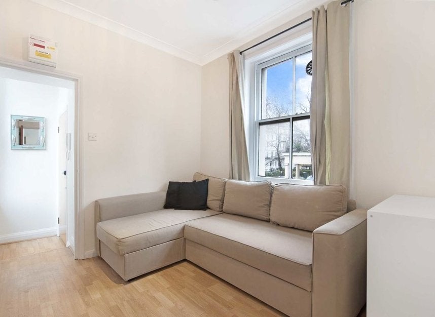 Flat St Stephen's Gardens in City of Westminster