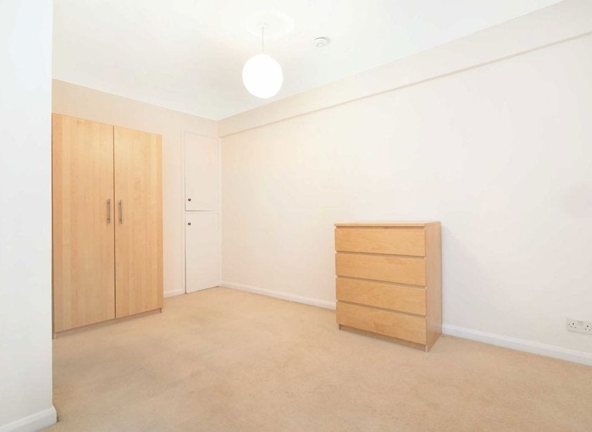 Flat St Stephen's Gardens in City of Westminster