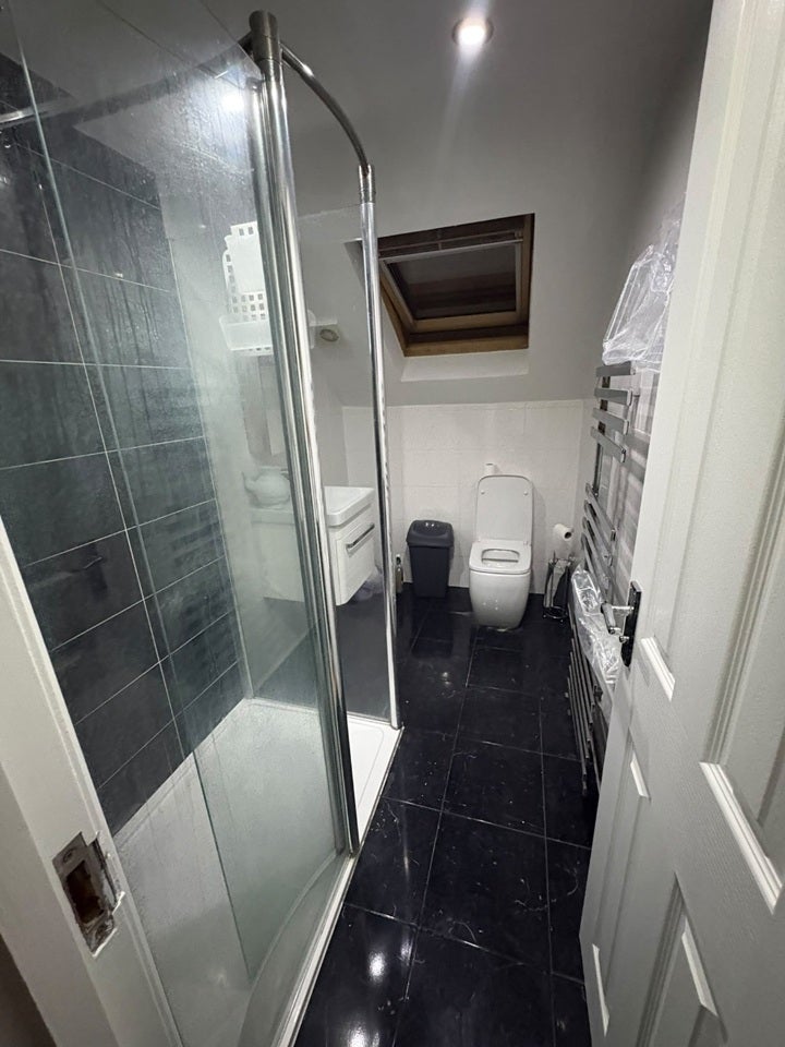 Room Byron Avenue in Greater London
