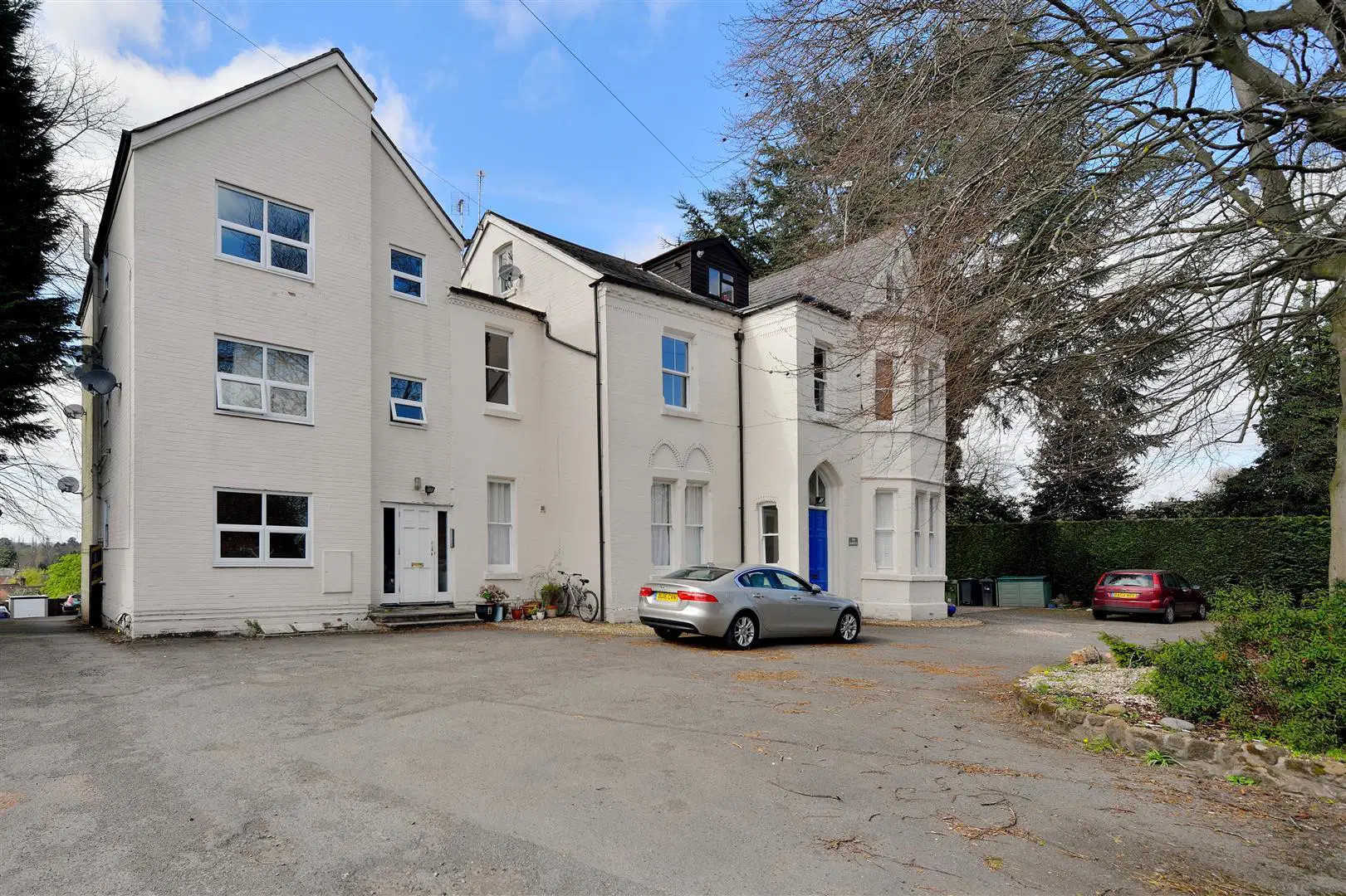 House Holmewood Close in Kenilworth
