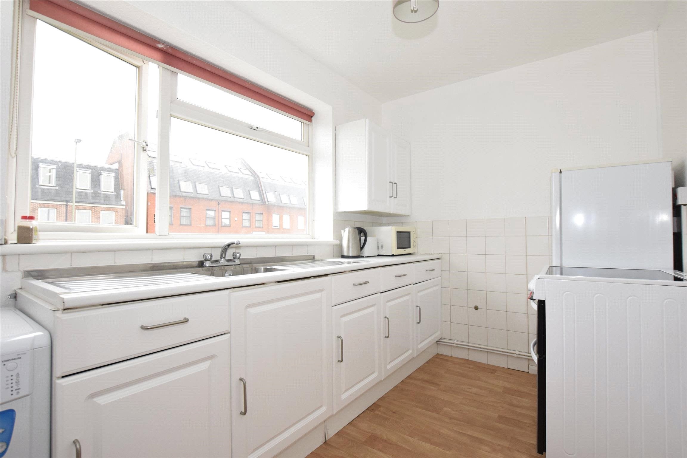 Flat Quayle Crescent in Greater London