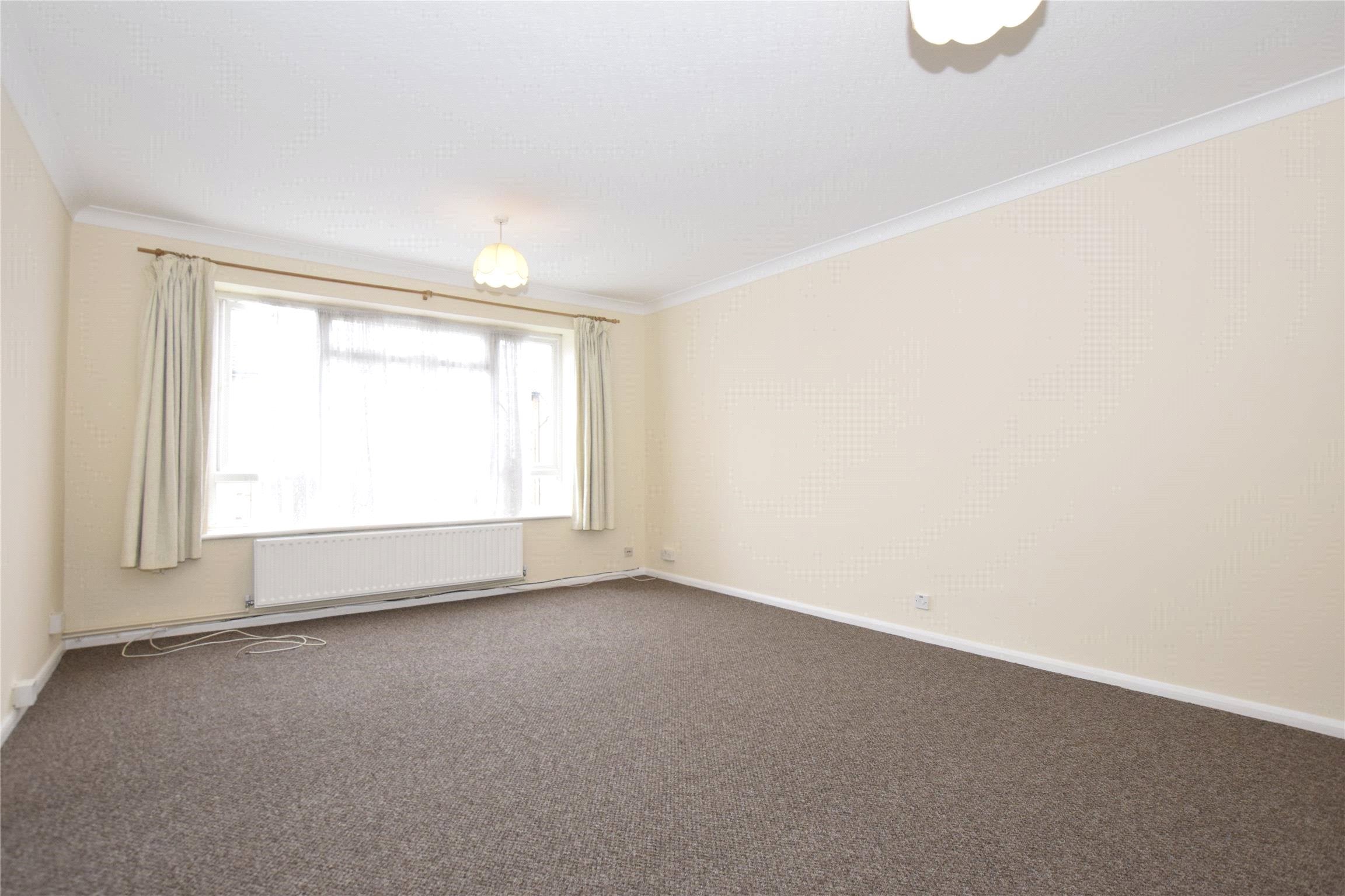 Flat Quayle Crescent in Greater London
