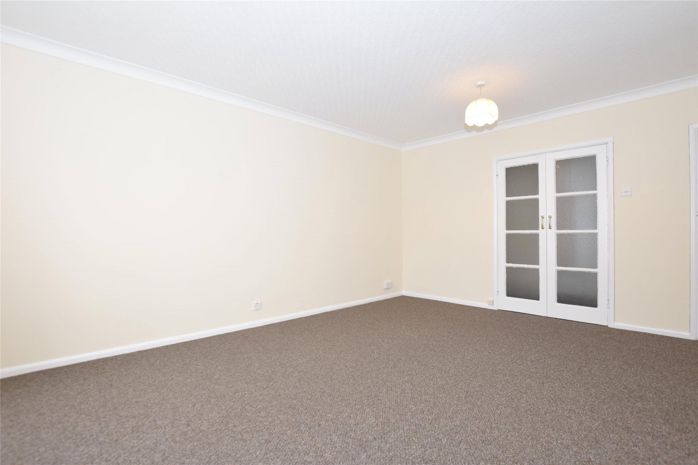 Flat Quayle Crescent in Greater London
