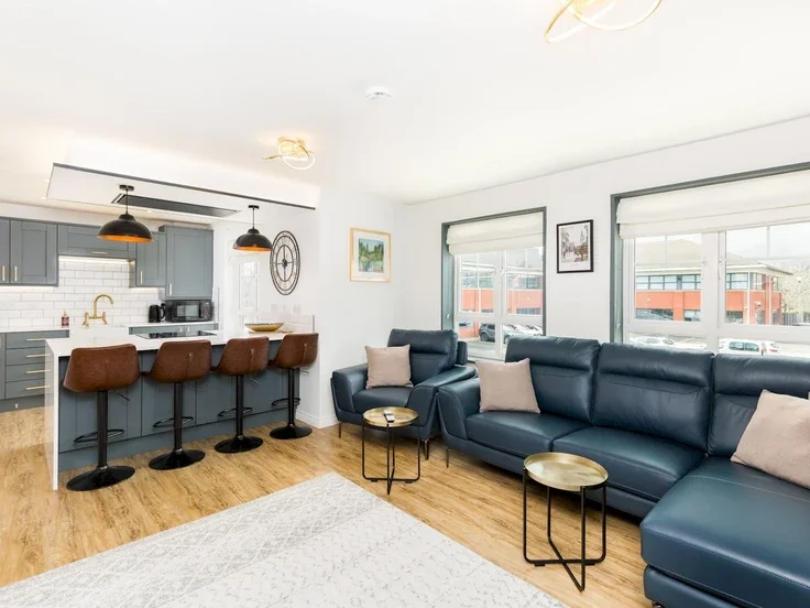 Flat Turberville Place in Warwick