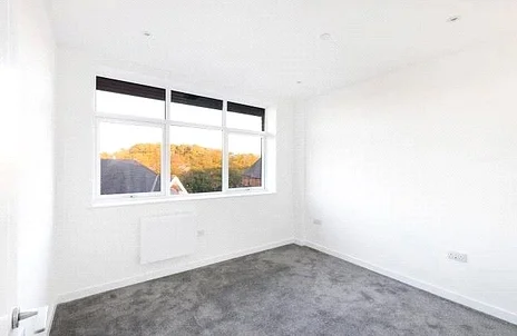 Flat Knoll Road in Surrey Heath