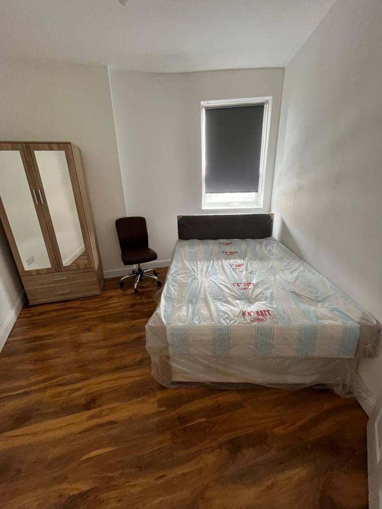 Flat Adelaide Road in Greater London