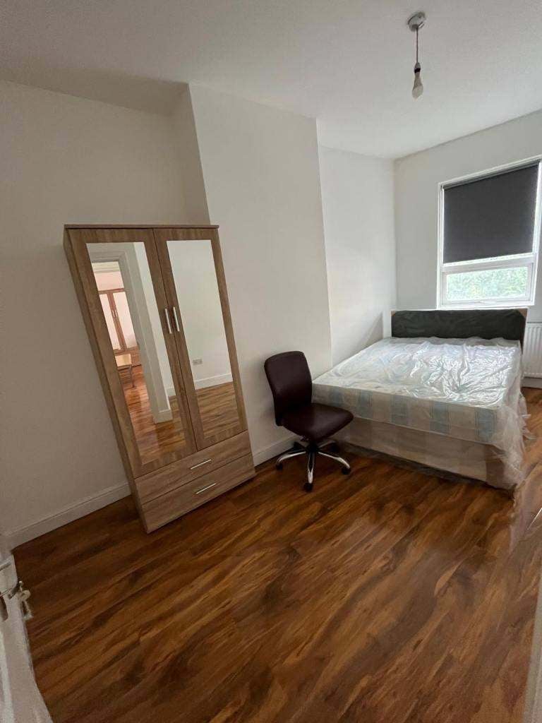 Flat Adelaide Road in Greater London