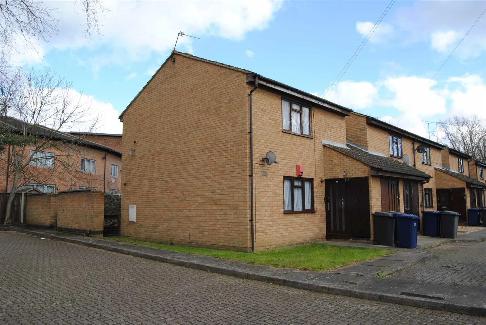 Flat Booth Road in Greater London