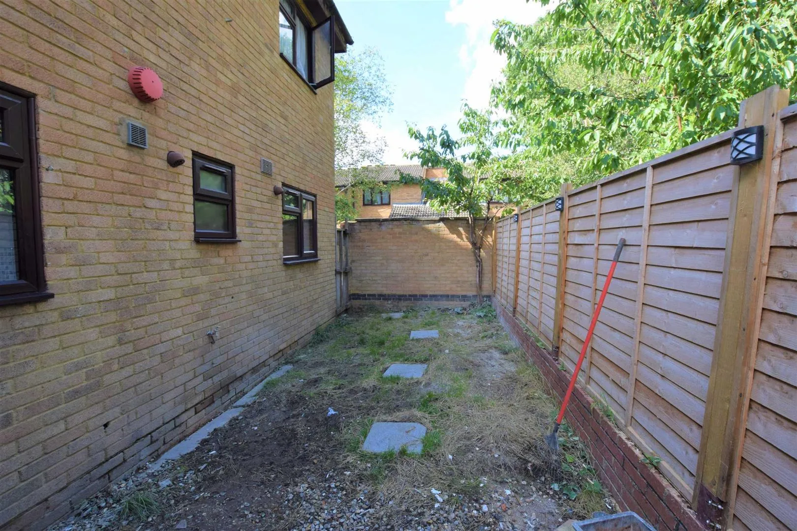 Flat Booth Road in Greater London