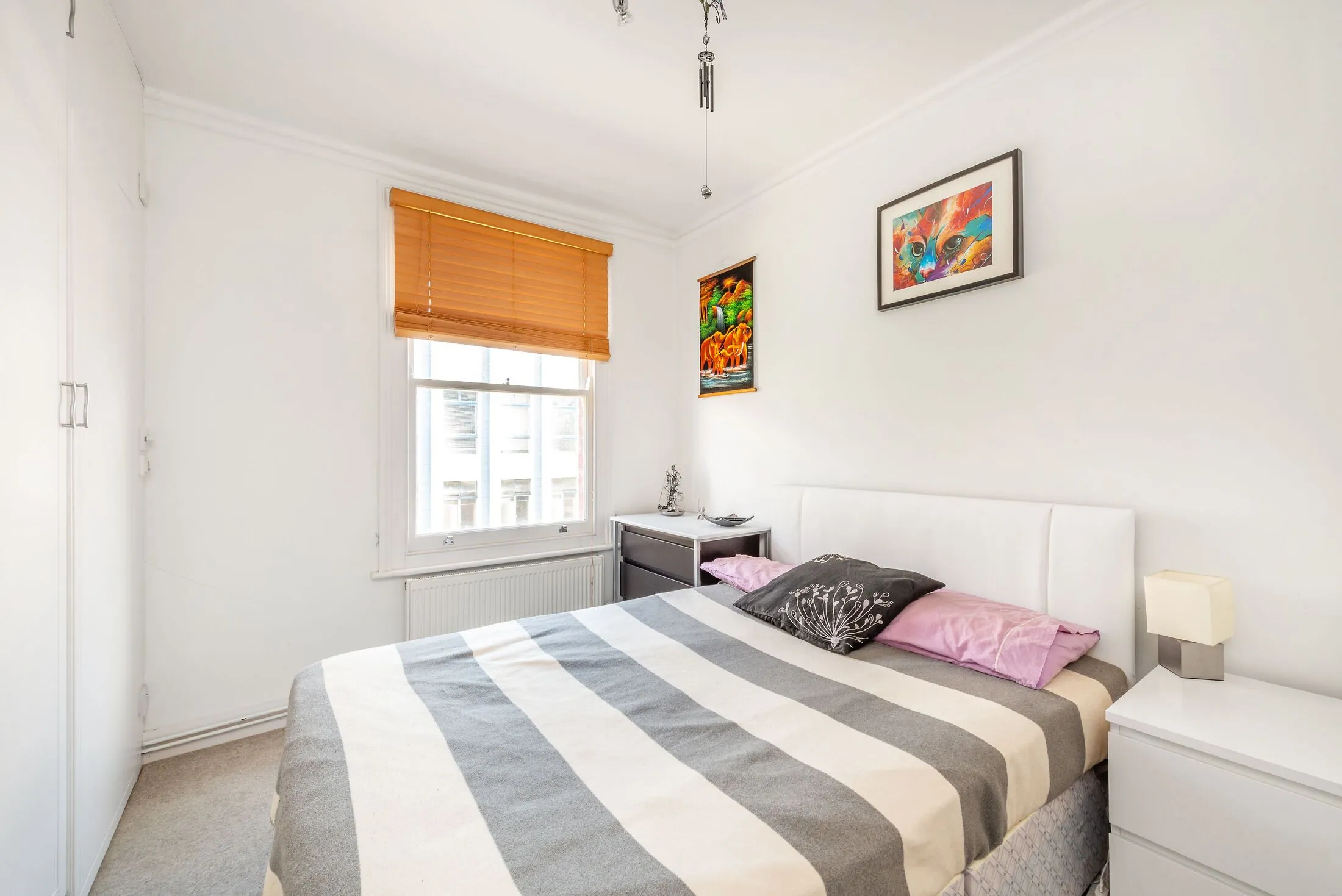 House Kinnear Road in Greater London