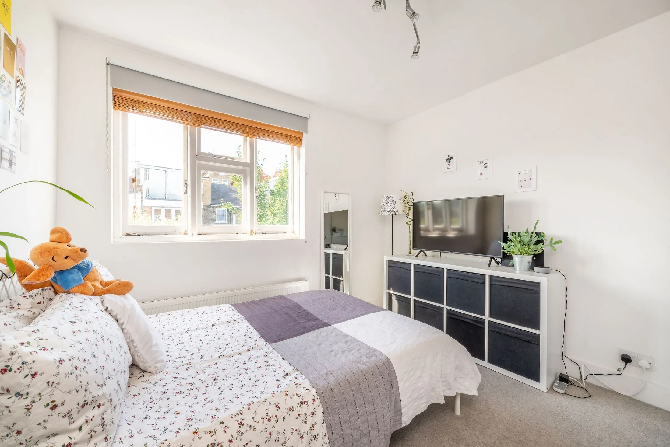 House Kinnear Road in Greater London