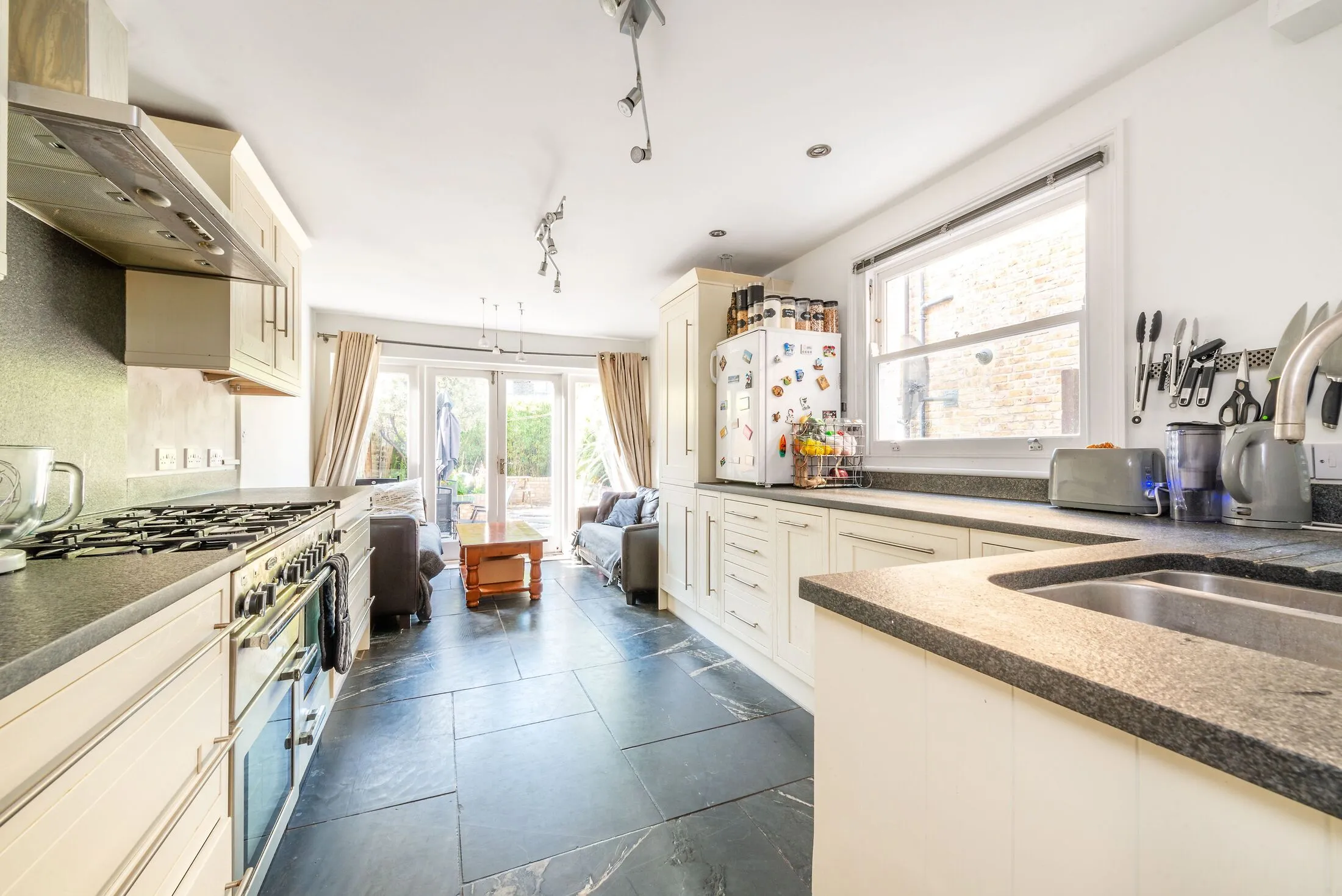 House Kinnear Road in Greater London