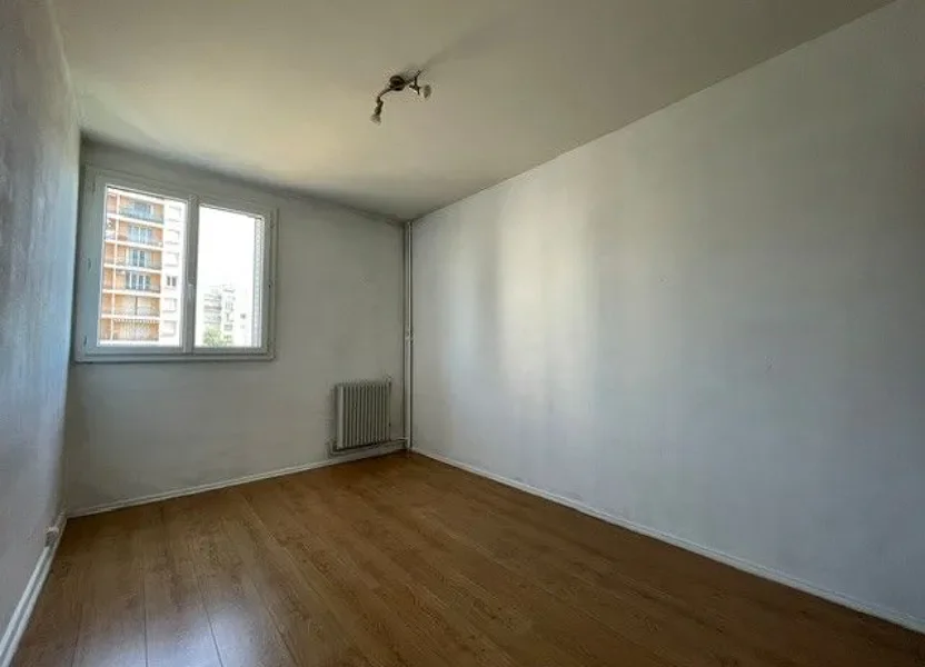 Flat Rue Paul Verlaine in Villeurbanne