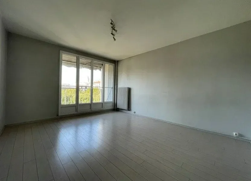 Flat Rue Paul Verlaine in Villeurbanne
