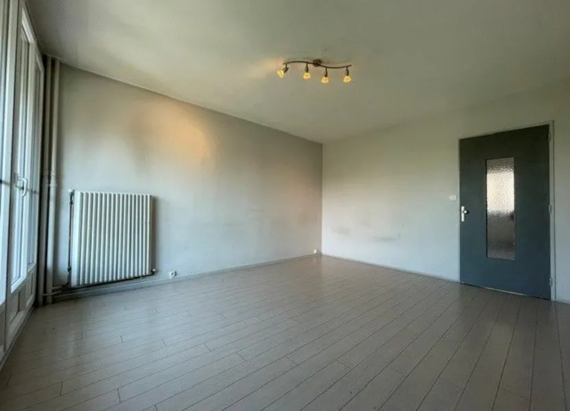 Flat Rue Paul Verlaine in Villeurbanne