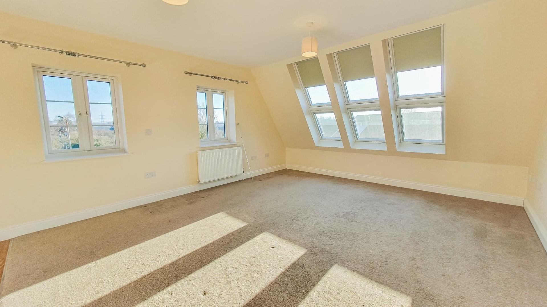 Flat Cozens Lane East in Broxbourne