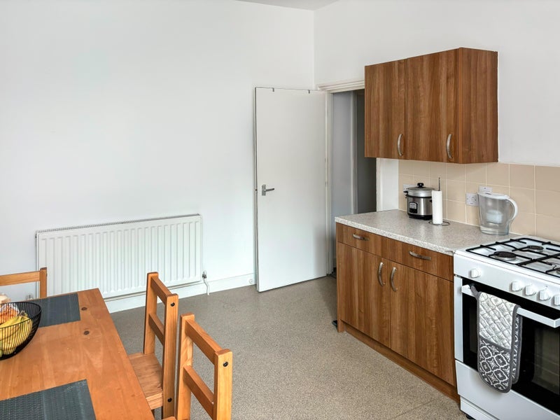 Room Wightman Road in Greater London