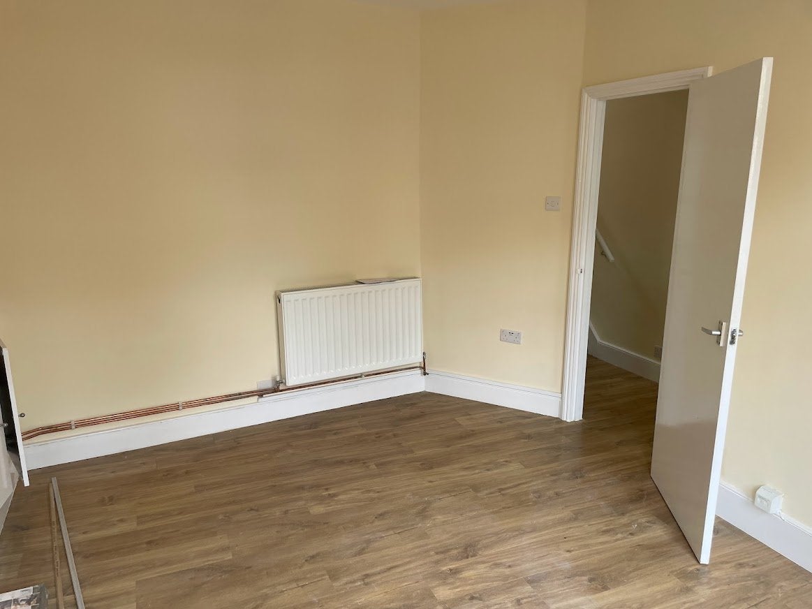 Flat Tivoli Road in Greater London