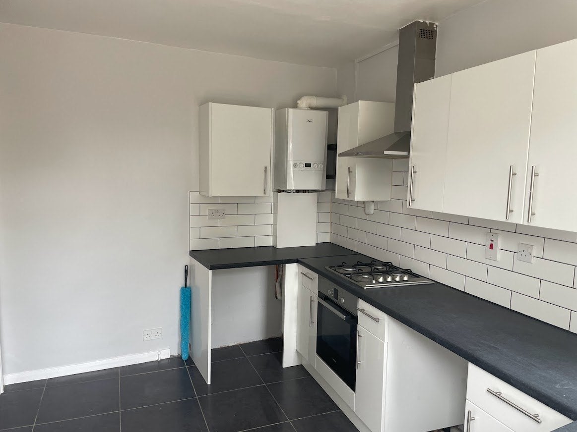 Flat Tivoli Road in Greater London