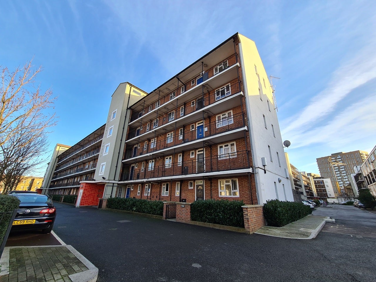 Flat Bruce Road in Greater London