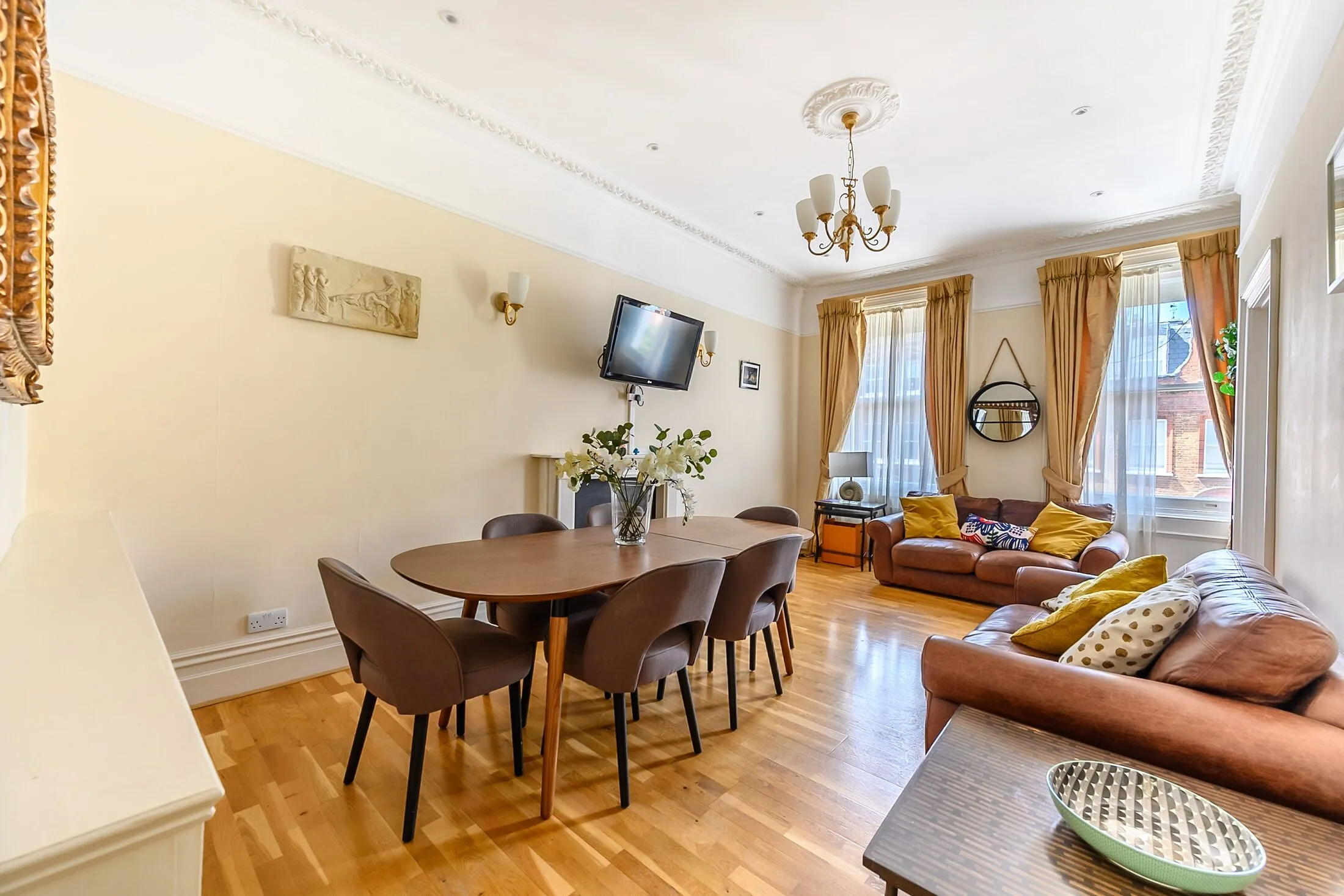 Flat Rosary Gardens in Greater London