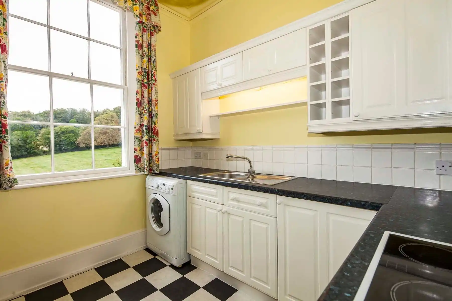 Flat Nunhide Lane in Sulham