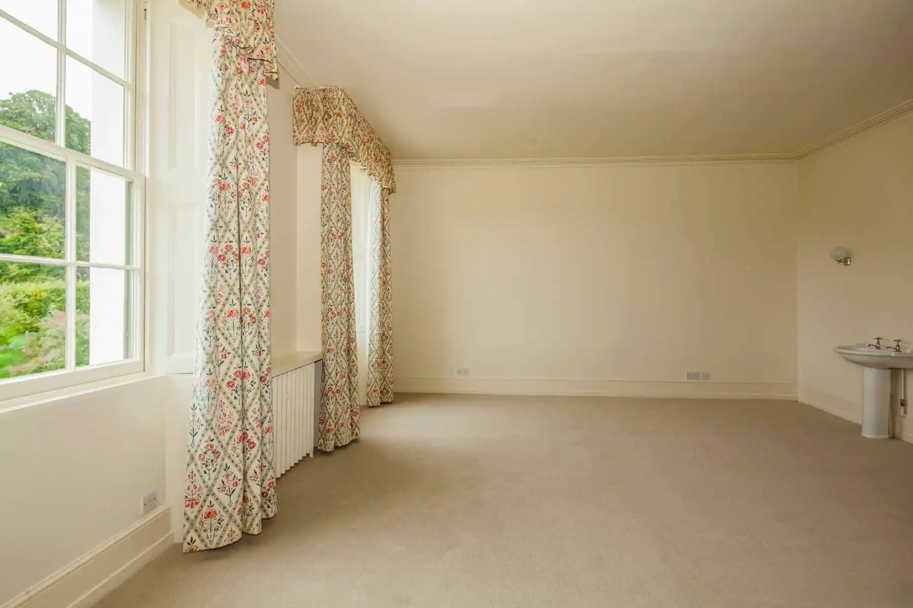 Flat Nunhide Lane in Sulham