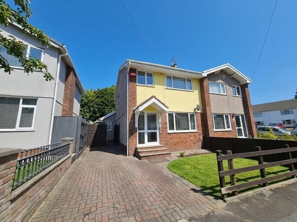House Beaconsfield Way in Swansea