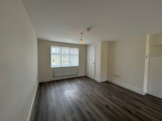 Flat Fairfield Close in Castleford