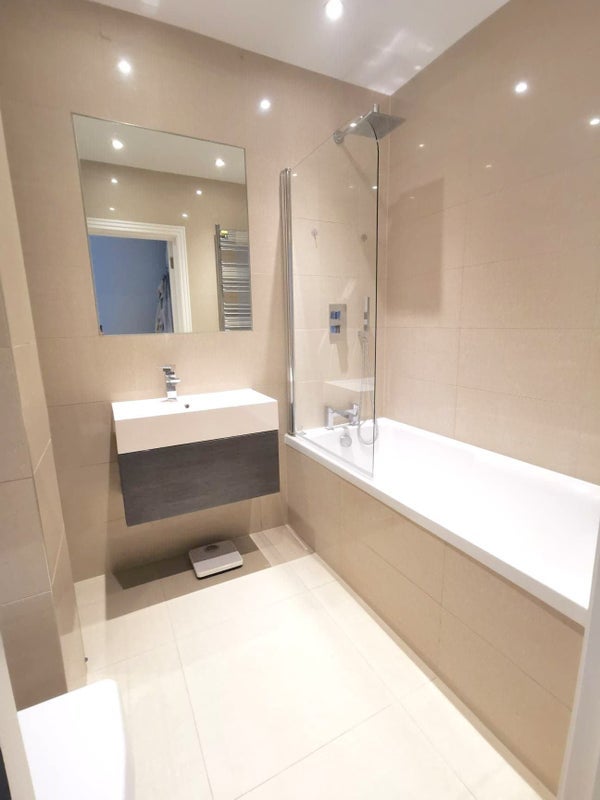 Room Long Lane in Greater London