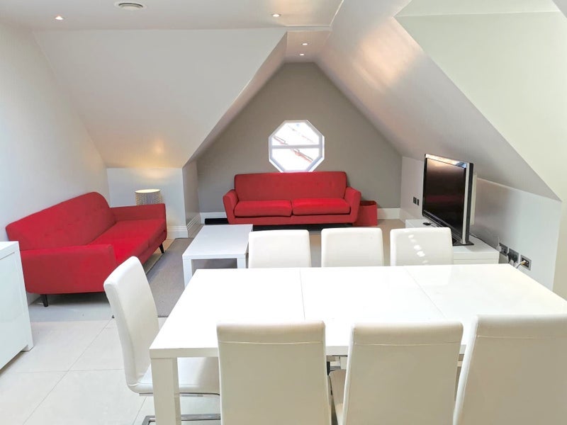 Room Long Lane in Greater London